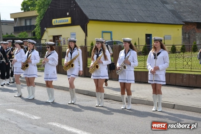 Zdjęcie w galerii na portalu naszraciborz.pl: Parada marszowa i koncert z muzyką filmową i rockową w parku przy pałacu Lichnowskich wiadomości z regionu