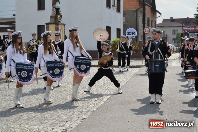 Zdjęcie w galerii na portalu naszraciborz.pl: Parada marszowa i koncert z muzyką filmową i rockową w parku przy pałacu Lichnowskich wiadomości z regionu