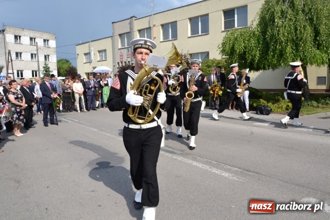 Zdjęcie w galerii na portalu naszraciborz.pl: Parada marszowa i koncert z muzyką filmową i rockową w parku przy pałacu Lichnowskich wiadomości z regionu