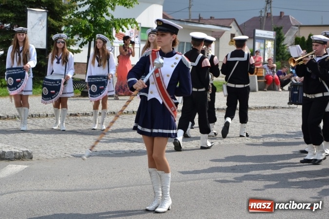 Zdjęcie w galerii na portalu naszraciborz.pl: Parada marszowa i koncert z muzyką filmową i rockową w parku przy pałacu Lichnowskich wiadomości z regionu