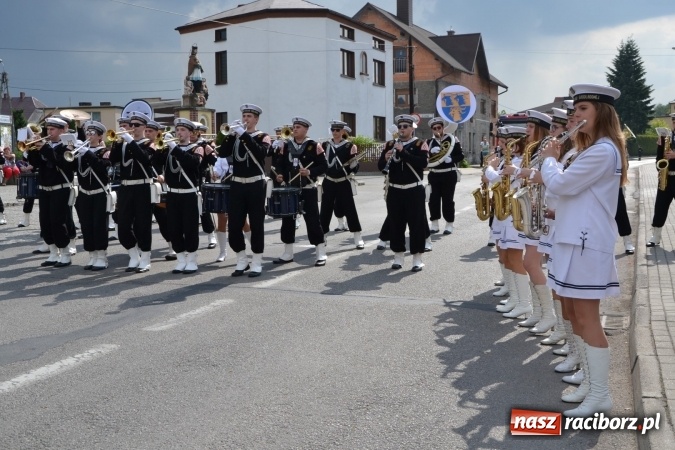 Zdjęcie w galerii na portalu naszraciborz.pl: Parada marszowa i koncert z muzyką filmową i rockową w parku przy pałacu Lichnowskich wiadomości z regionu
