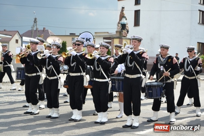 Zdjęcie w galerii na portalu naszraciborz.pl: Parada marszowa i koncert z muzyką filmową i rockową w parku przy pałacu Lichnowskich wiadomości z regionu