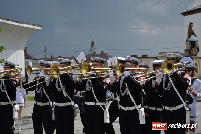 Zdjęcie w galerii na portalu naszraciborz.pl: Parada marszowa i koncert z muzyką filmową i rockową w parku przy pałacu Lichnowskich wiadomości z regionu
