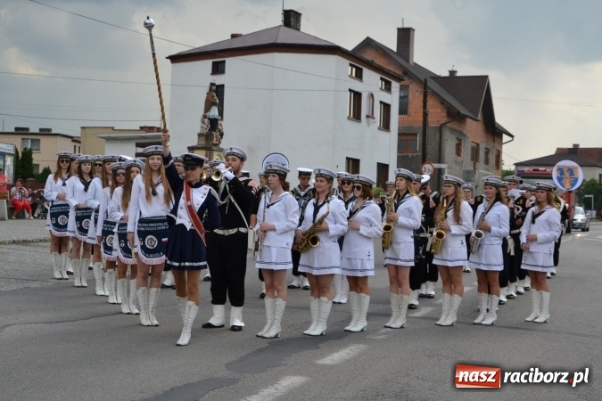 Zdjęcie w galerii na portalu naszraciborz.pl: Parada marszowa i koncert z muzyką filmową i rockową w parku przy pałacu Lichnowskich wiadomości z regionu