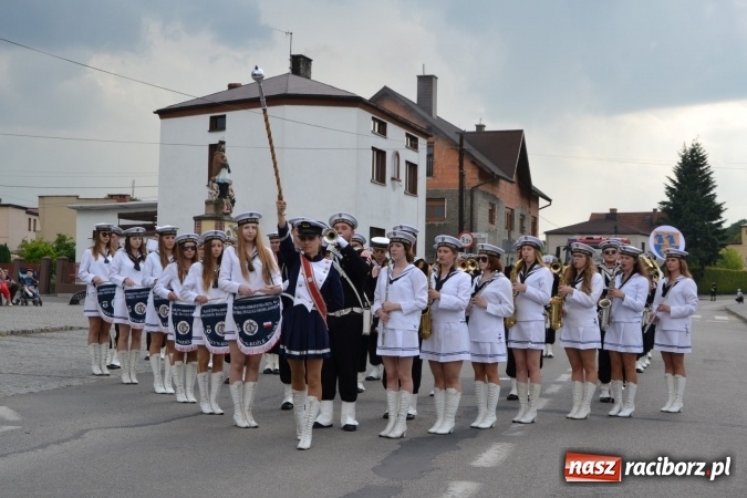 Zdjęcie w galerii na portalu naszraciborz.pl: Parada marszowa i koncert z muzyką filmową i rockową w parku przy pałacu Lichnowskich wiadomości z regionu
