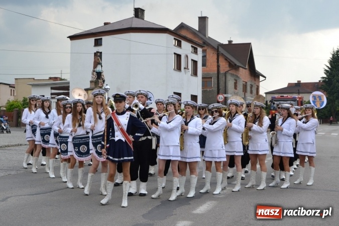 Zdjęcie w galerii na portalu naszraciborz.pl: Parada marszowa i koncert z muzyką filmową i rockową w parku przy pałacu Lichnowskich wiadomości z regionu