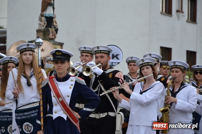 Zdjęcie w galerii na portalu naszraciborz.pl: Parada marszowa i koncert z muzyką filmową i rockową w parku przy pałacu Lichnowskich wiadomości z regionu