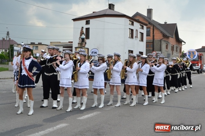 Zdjęcie w galerii na portalu naszraciborz.pl: Parada marszowa i koncert z muzyką filmową i rockową w parku przy pałacu Lichnowskich wiadomości z regionu