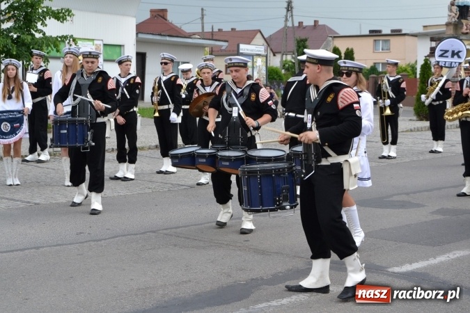Zdjęcie w galerii na portalu naszraciborz.pl: Parada marszowa i koncert z muzyką filmową i rockową w parku przy pałacu Lichnowskich wiadomości z regionu