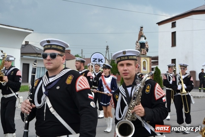 Zdjęcie w galerii na portalu naszraciborz.pl: Parada marszowa i koncert z muzyką filmową i rockową w parku przy pałacu Lichnowskich wiadomości z regionu