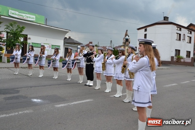 Zdjęcie w galerii na portalu naszraciborz.pl: Parada marszowa i koncert z muzyką filmową i rockową w parku przy pałacu Lichnowskich wiadomości z regionu