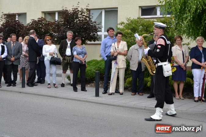 Zdjęcie w galerii na portalu naszraciborz.pl: Parada marszowa i koncert z muzyką filmową i rockową w parku przy pałacu Lichnowskich wiadomości z regionu