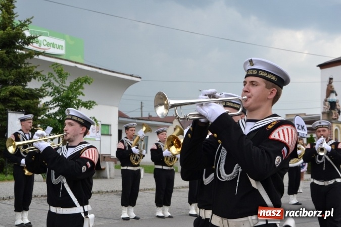 Zdjęcie w galerii na portalu naszraciborz.pl: Parada marszowa i koncert z muzyką filmową i rockową w parku przy pałacu Lichnowskich wiadomości z regionu