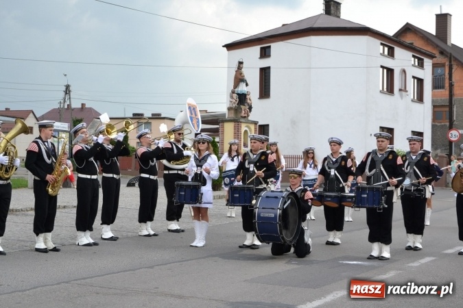 Zdjęcie w galerii na portalu naszraciborz.pl: Parada marszowa i koncert z muzyką filmową i rockową w parku przy pałacu Lichnowskich wiadomości z regionu