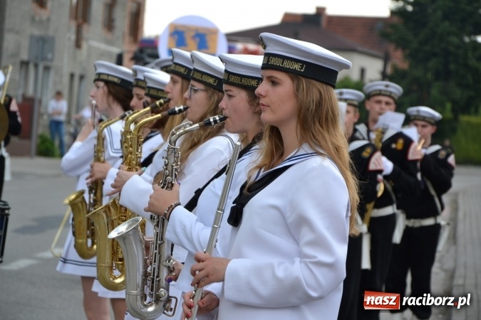 Zdjęcie w galerii na portalu naszraciborz.pl: Parada marszowa i koncert z muzyką filmową i rockową w parku przy pałacu Lichnowskich wiadomości z regionu