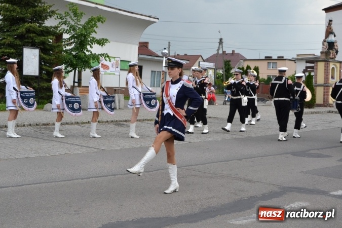 Zdjęcie w galerii na portalu naszraciborz.pl: Parada marszowa i koncert z muzyką filmową i rockową w parku przy pałacu Lichnowskich wiadomości z regionu
