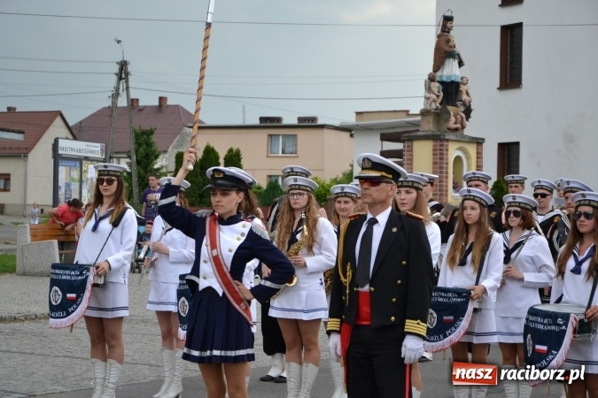 Zdjęcie w galerii na portalu naszraciborz.pl: Parada marszowa i koncert z muzyką filmową i rockową w parku przy pałacu Lichnowskich wiadomości z regionu
