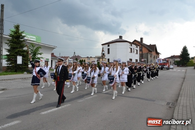 Zdjęcie w galerii na portalu naszraciborz.pl: Parada marszowa i koncert z muzyką filmową i rockową w parku przy pałacu Lichnowskich wiadomości z regionu