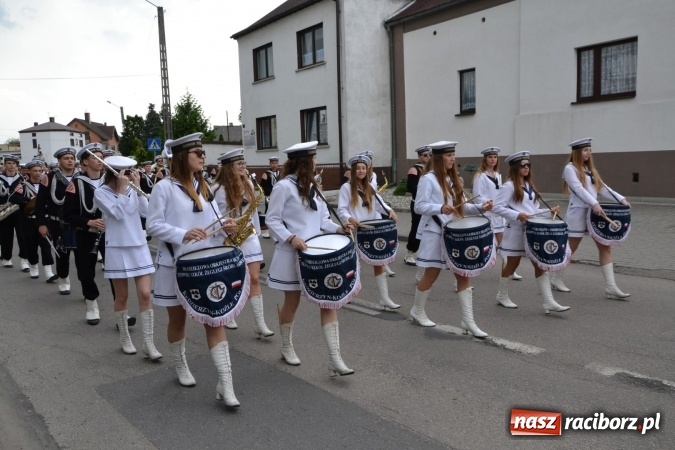 Zdjęcie w galerii na portalu naszraciborz.pl: Parada marszowa i koncert z muzyką filmową i rockową w parku przy pałacu Lichnowskich wiadomości z regionu