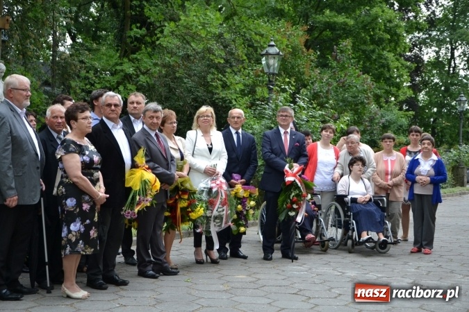 Zdjęcie w galerii na portalu naszraciborz.pl: Parada marszowa i koncert z muzyką filmową i rockową w parku przy pałacu Lichnowskich wiadomości z regionu