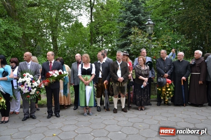 Zdjęcie w galerii na portalu naszraciborz.pl: Parada marszowa i koncert z muzyką filmową i rockową w parku przy pałacu Lichnowskich wiadomości z regionu