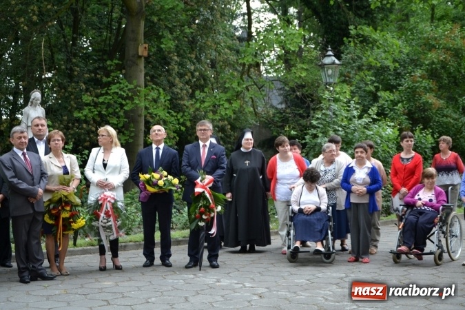 Zdjęcie w galerii na portalu naszraciborz.pl: Parada marszowa i koncert z muzyką filmową i rockową w parku przy pałacu Lichnowskich wiadomości z regionu