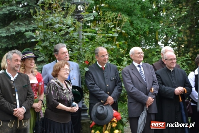 Zdjęcie w galerii na portalu naszraciborz.pl: Parada marszowa i koncert z muzyką filmową i rockową w parku przy pałacu Lichnowskich wiadomości z regionu