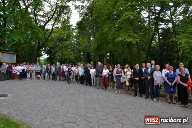 Zdjęcie w galerii na portalu naszraciborz.pl: Parada marszowa i koncert z muzyką filmową i rockową w parku przy pałacu Lichnowskich wiadomości z regionu
