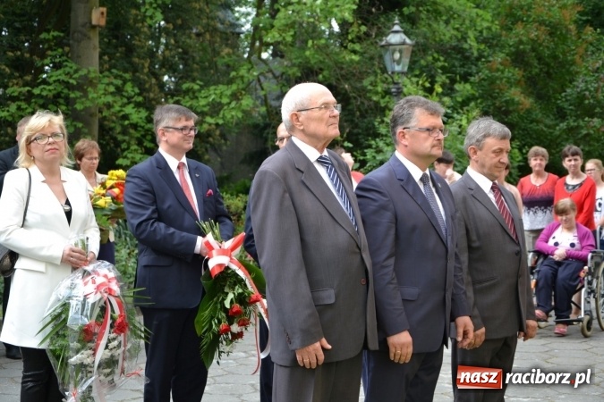 Zdjęcie w galerii na portalu naszraciborz.pl: Parada marszowa i koncert z muzyką filmową i rockową w parku przy pałacu Lichnowskich wiadomości z regionu