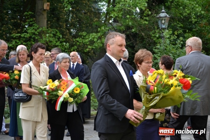 Zdjęcie w galerii na portalu naszraciborz.pl: Parada marszowa i koncert z muzyką filmową i rockową w parku przy pałacu Lichnowskich wiadomości z regionu