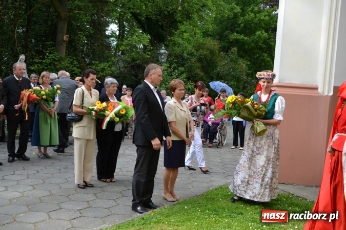 Zdjęcie w galerii na portalu naszraciborz.pl: Parada marszowa i koncert z muzyką filmową i rockową w parku przy pałacu Lichnowskich wiadomości z regionu