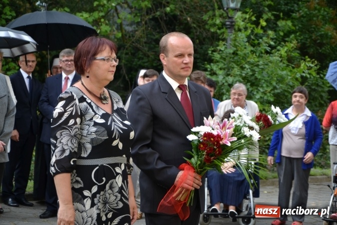 Zdjęcie w galerii na portalu naszraciborz.pl: Parada marszowa i koncert z muzyką filmową i rockową w parku przy pałacu Lichnowskich wiadomości z regionu