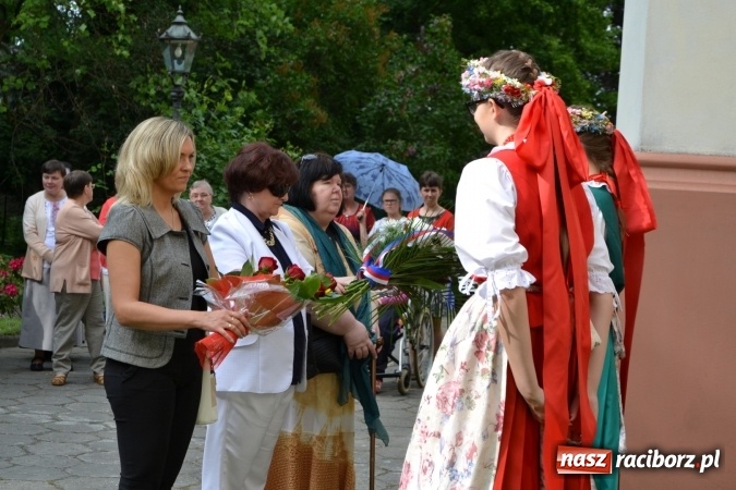 Zdjęcie w galerii na portalu naszraciborz.pl: Parada marszowa i koncert z muzyką filmową i rockową w parku przy pałacu Lichnowskich wiadomości z regionu