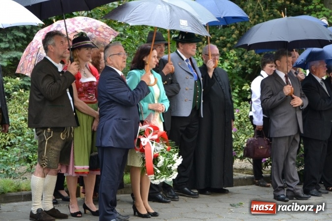 Zdjęcie w galerii na portalu naszraciborz.pl: Parada marszowa i koncert z muzyką filmową i rockową w parku przy pałacu Lichnowskich wiadomości z regionu
