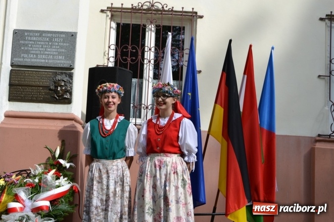 Zdjęcie w galerii na portalu naszraciborz.pl: Parada marszowa i koncert z muzyką filmową i rockową w parku przy pałacu Lichnowskich wiadomości z regionu
