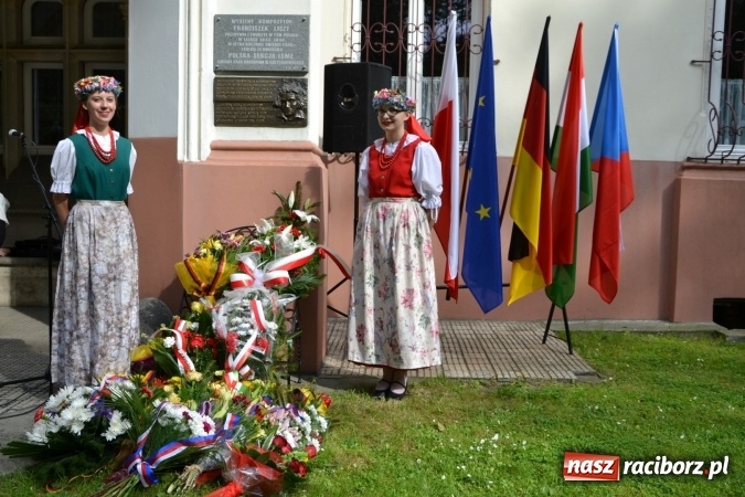 Zdjęcie w galerii na portalu naszraciborz.pl: Parada marszowa i koncert z muzyką filmową i rockową w parku przy pałacu Lichnowskich wiadomości z regionu