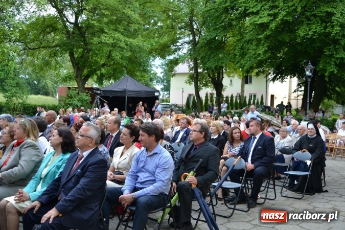 Zdjęcie w galerii na portalu naszraciborz.pl: Parada marszowa i koncert z muzyką filmową i rockową w parku przy pałacu Lichnowskich wiadomości z regionu