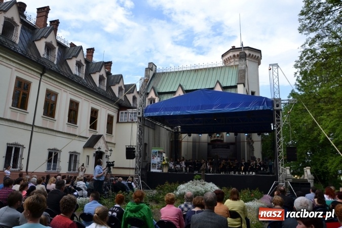 Zdjęcie w galerii na portalu naszraciborz.pl: Parada marszowa i koncert z muzyką filmową i rockową w parku przy pałacu Lichnowskich wiadomości z regionu