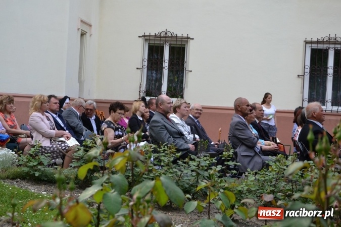 Zdjęcie w galerii na portalu naszraciborz.pl: Parada marszowa i koncert z muzyką filmową i rockową w parku przy pałacu Lichnowskich wiadomości z regionu