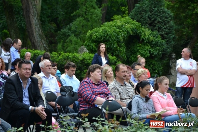 Zdjęcie w galerii na portalu naszraciborz.pl: Parada marszowa i koncert z muzyką filmową i rockową w parku przy pałacu Lichnowskich wiadomości z regionu