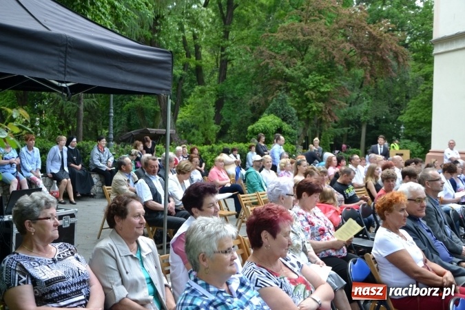 Zdjęcie w galerii na portalu naszraciborz.pl: Parada marszowa i koncert z muzyką filmową i rockową w parku przy pałacu Lichnowskich wiadomości z regionu