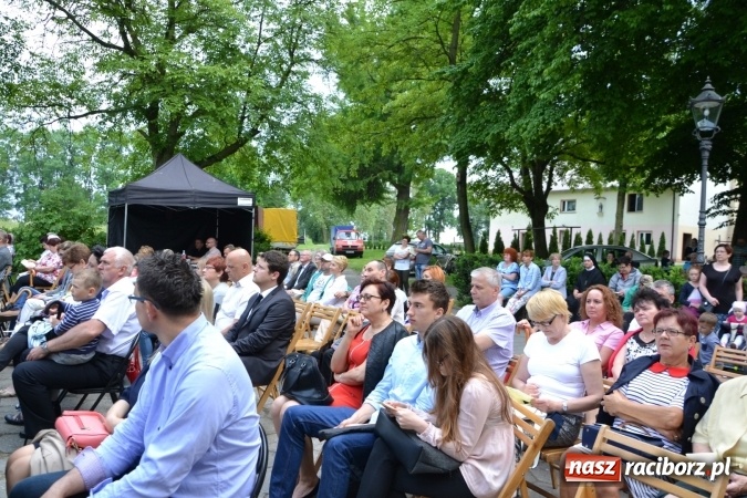 Zdjęcie w galerii na portalu naszraciborz.pl: Parada marszowa i koncert z muzyką filmową i rockową w parku przy pałacu Lichnowskich wiadomości z regionu
