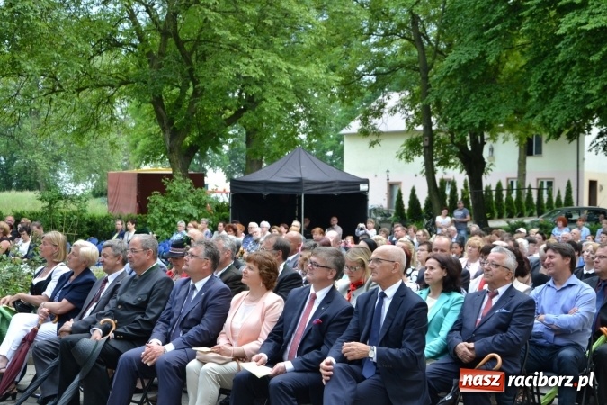Zdjęcie w galerii na portalu naszraciborz.pl: Parada marszowa i koncert z muzyką filmową i rockową w parku przy pałacu Lichnowskich wiadomości z regionu