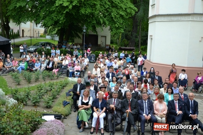 Zdjęcie w galerii na portalu naszraciborz.pl: Parada marszowa i koncert z muzyką filmową i rockową w parku przy pałacu Lichnowskich wiadomości z regionu