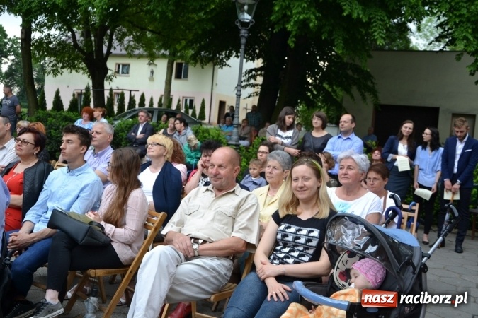 Zdjęcie w galerii na portalu naszraciborz.pl: Parada marszowa i koncert z muzyką filmową i rockową w parku przy pałacu Lichnowskich wiadomości z regionu