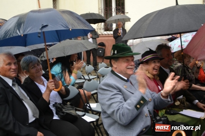 Zdjęcie w galerii na portalu naszraciborz.pl: Parada marszowa i koncert z muzyką filmową i rockową w parku przy pałacu Lichnowskich wiadomości z regionu