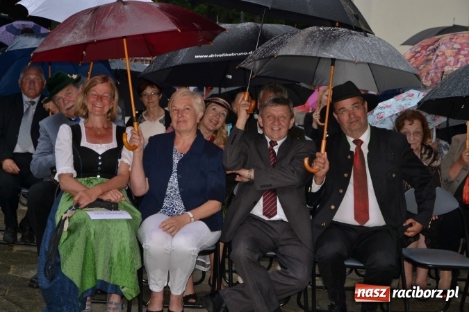 Zdjęcie w galerii na portalu naszraciborz.pl: Parada marszowa i koncert z muzyką filmową i rockową w parku przy pałacu Lichnowskich wiadomości z regionu