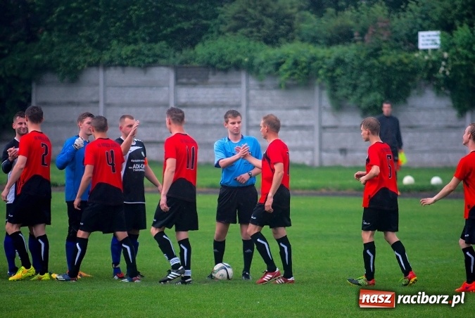 Zdjęcie w galerii na portalu naszraciborz.pl: Deszczowy remis rezerw Borucina w Tworkowie wiadomości z regionu