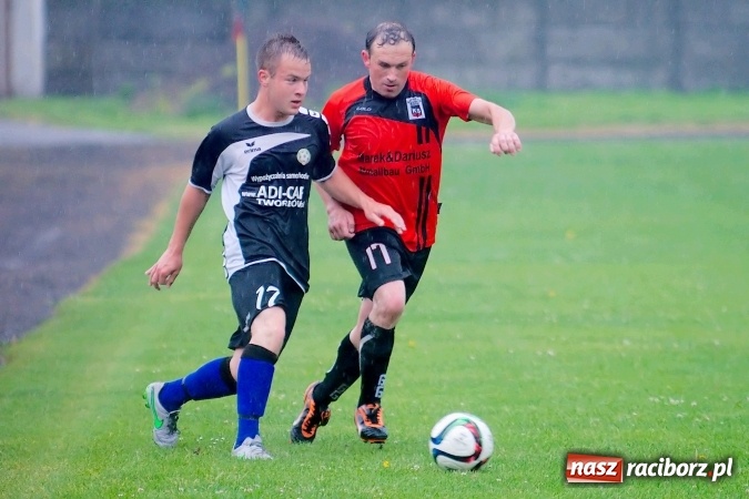 Zdjęcie w galerii na portalu naszraciborz.pl: Deszczowy remis rezerw Borucina w Tworkowie wiadomości z regionu