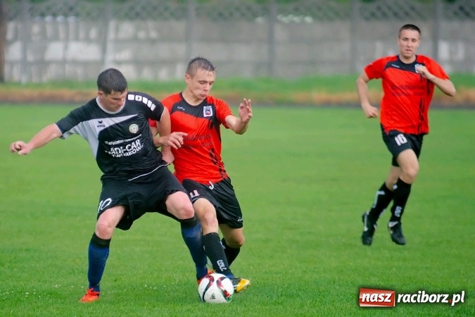 Zdjęcie w galerii na portalu naszraciborz.pl: Deszczowy remis rezerw Borucina w Tworkowie wiadomości z regionu